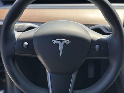 Used 2024 Tesla Model Y Long Range AWD/4WD image 19