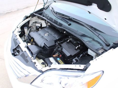 Used 2013 Toyota Sienna Limited image 36