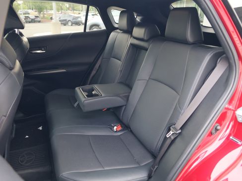 Used 2021 Toyota Venza XLE w/ Softex Package image 35