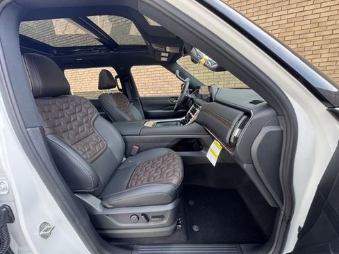 New 2026 Nissan Armada Platinum image 7