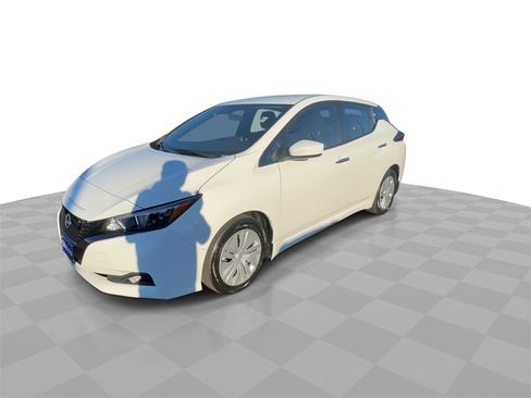 Used 2023 Nissan Leaf S image 4