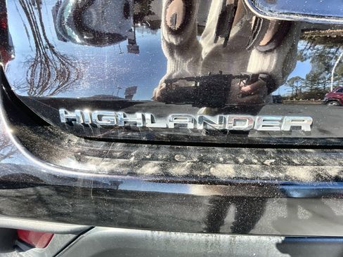 Used 2022 Toyota Highlander XLE image 31