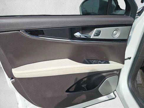 Used 2022 Lincoln Nautilus Black Label w/ Class II Trailer Tow Package image 13