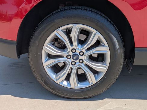 Used 2022 Ford Edge Titanium AWD/4WD image 12