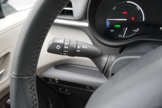 Used 2024 Toyota Sienna XLE FWD image 31