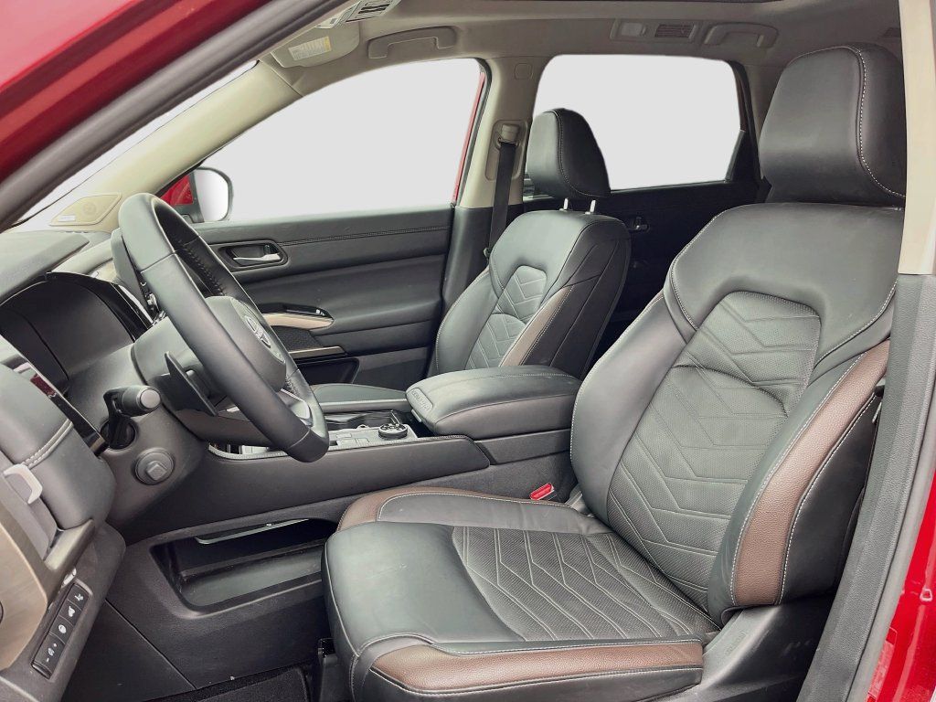 Used 2025 Nissan Pathfinder Platinum w/ Cargo Package AWD/4WD image 22