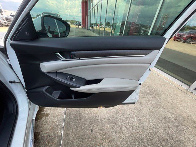 Used 2020 Honda Accord Touring image 17