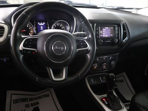 Used 2018 Jeep Compass Latitude FWD image 17