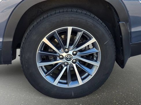 Used 2019 Toyota Highlander XLE AWD/4WD image 38
