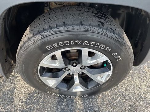 Used 2019 Jeep Cherokee Trailhawk AWD/4WD image 19