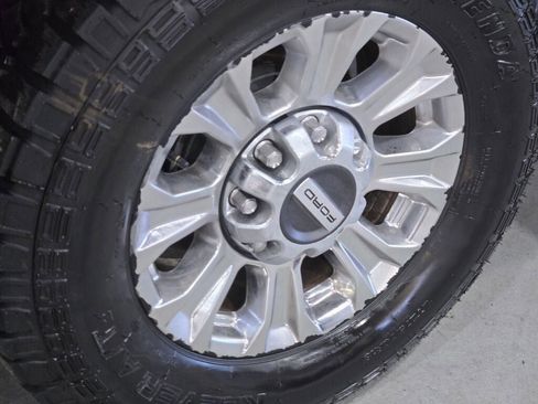 Used 2017 Ford F250 Lariat w/ Chrome Package image 17