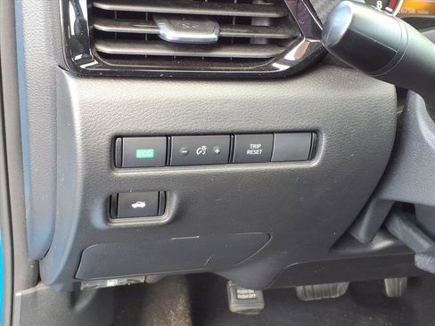 Used 2025 Nissan Sentra SV FWD image 7