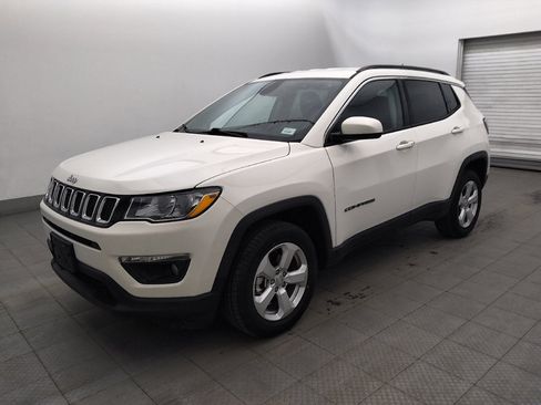 Used 2018 Jeep Compass Latitude w/ Cold Weather Group AWD/4WD image 2