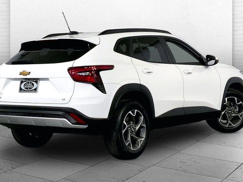 Used 2025 Chevrolet Trax LT w/ LT Convenience Package image 13