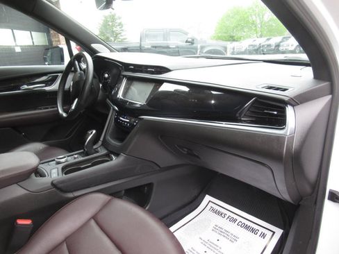 Used 2024 Cadillac XT6 Premium Luxury w/ Technology Package AWD/4WD image 7