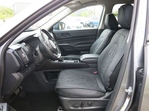 Used 2024 Nissan Pathfinder SV w/ Cargo Package image 13