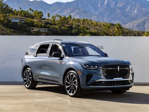 Used 2026 Lincoln Nautilus Black Label image 2