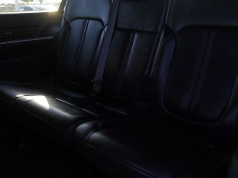 Used 2023 Jeep Wagoneer L Series III w/ Preferred Equipment Group image 15