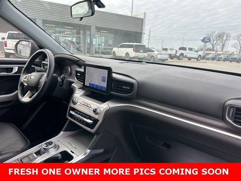 Used 2022 Ford Explorer XLT w/ Equipment Group 202A image 9