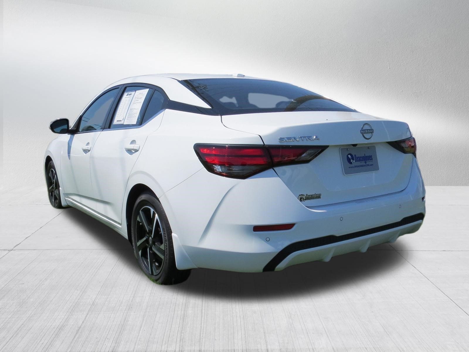 Used 2025 Nissan Sentra SV FWD image 5