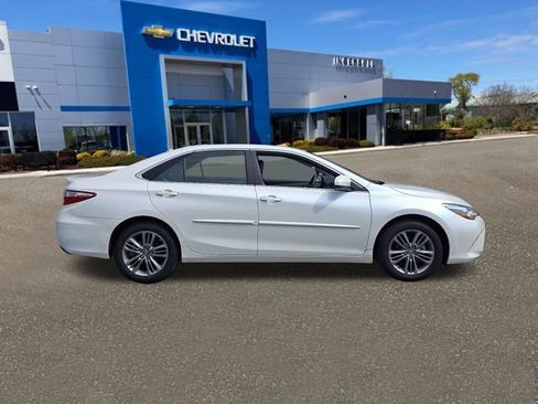 Used 2017 Toyota Camry SE FWD image 25
