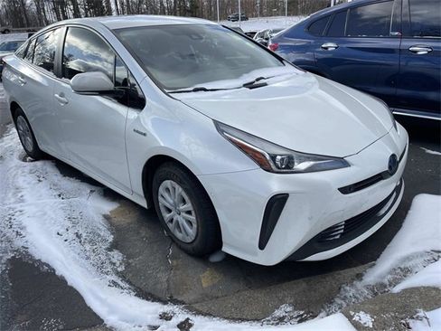 Used 2019 Toyota Prius LE image 7