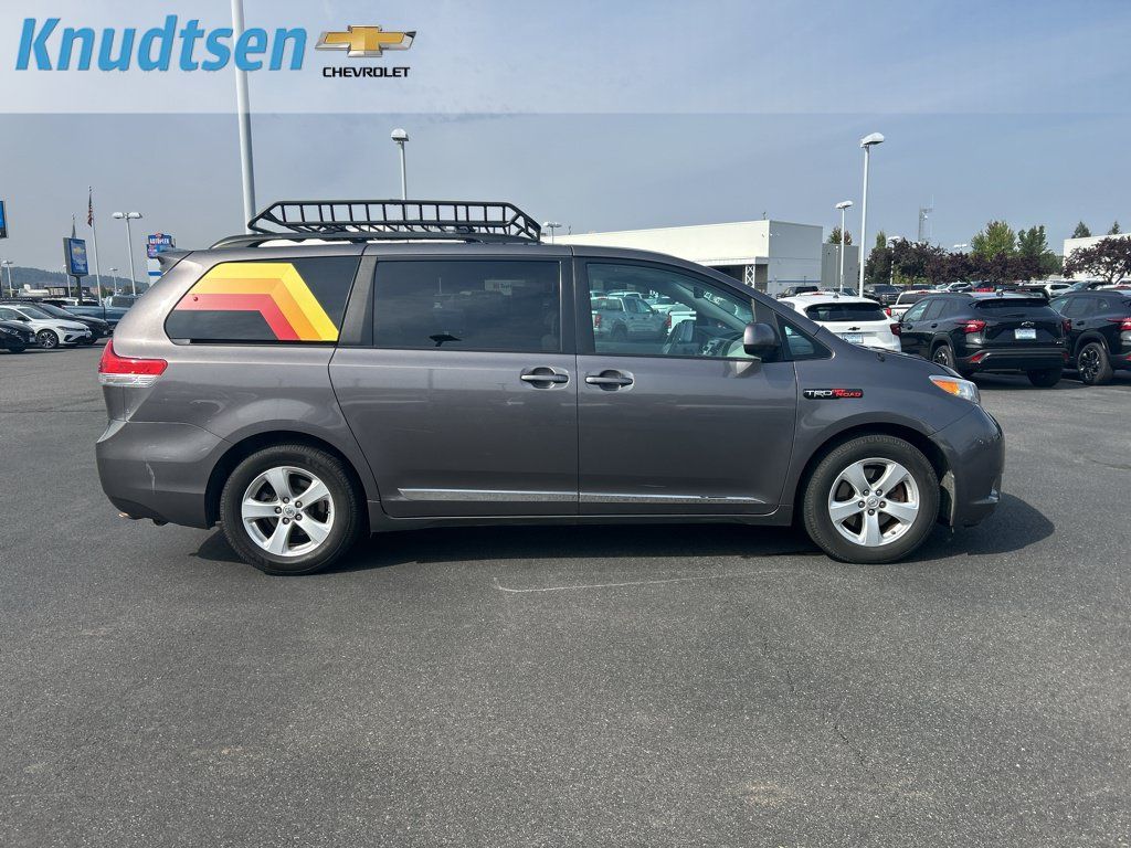 Used 2013 Toyota Sienna LE w/ Towing Pkg FWD image 7