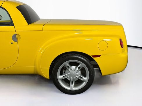 Used 2004 Chevrolet SSR RWD image 34
