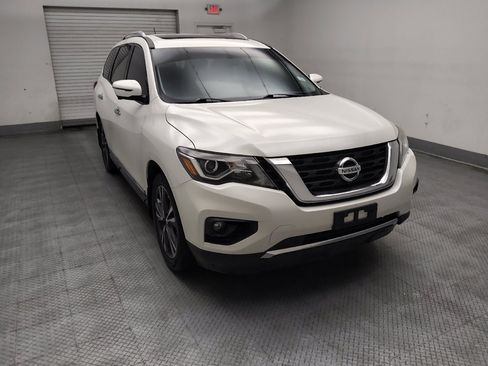 Used 2017 Nissan Pathfinder Platinum w/ Family Entertainment Package AWD/4WD image 13