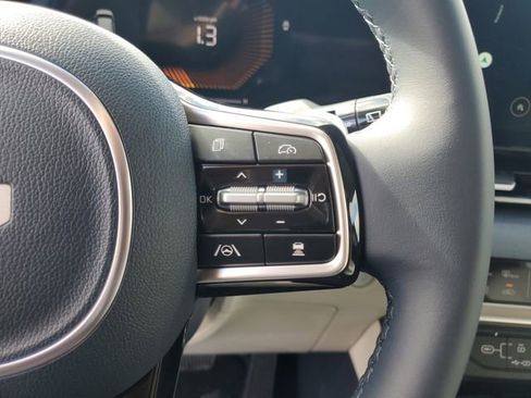 New 2026 Kia Carnival EX image 12