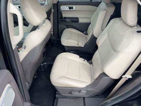 Used 2020 Ford Explorer Platinum w/ Premium Technology Package image 14