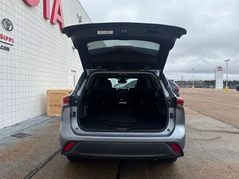 Used 2021 Toyota Highlander XLE image 31