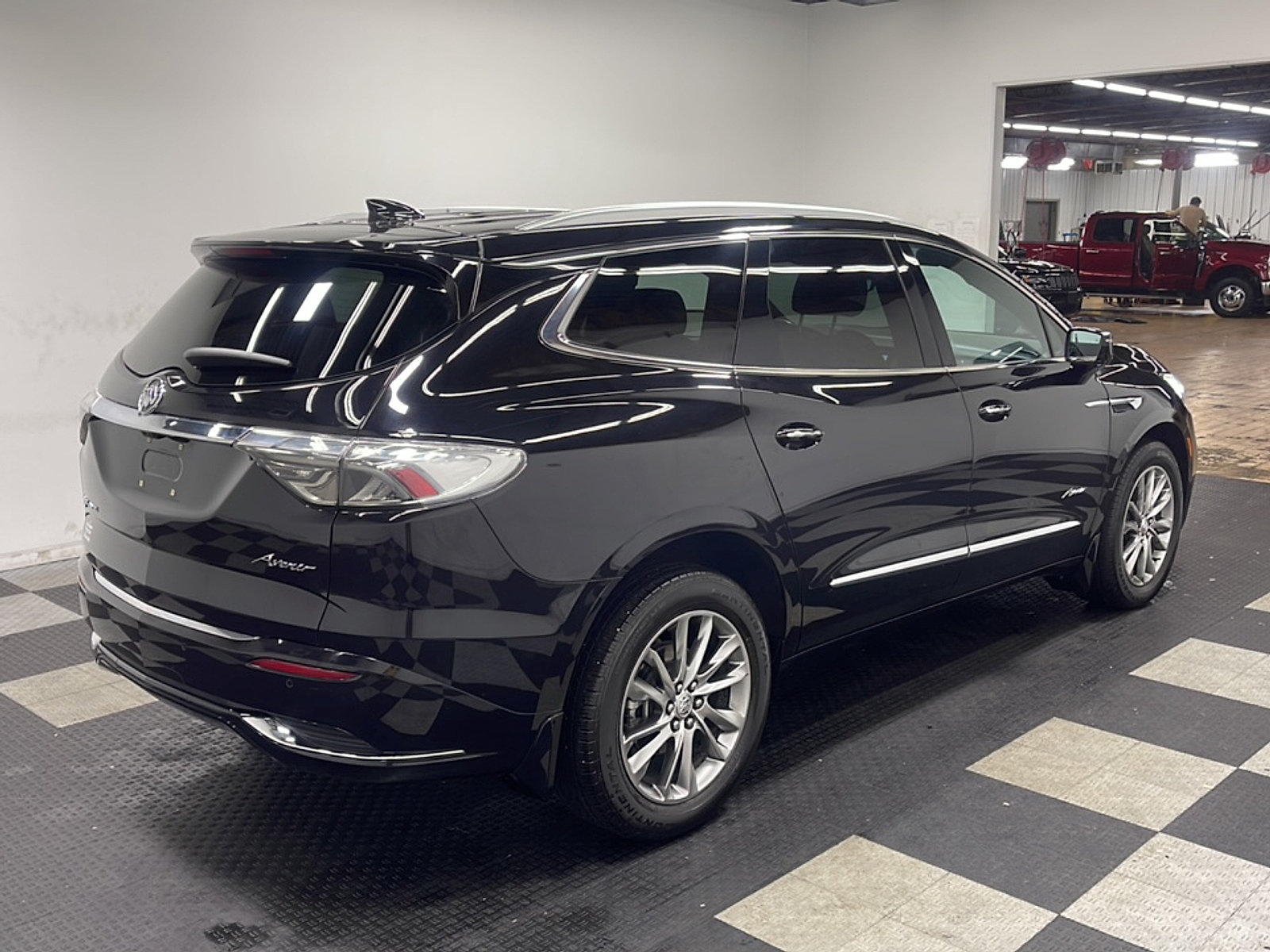 Used 2024 Buick Enclave Avenir AWD/4WD image 19