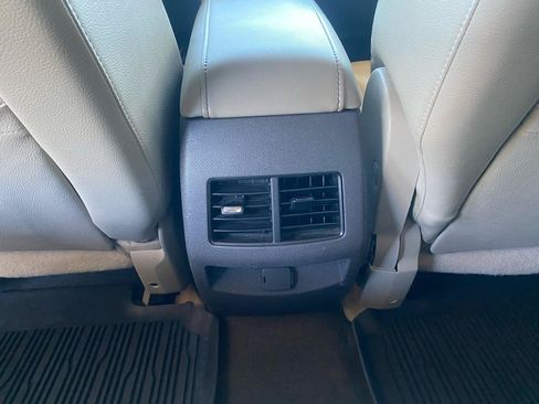 Used 2013 Ford Edge SEL FWD image 26