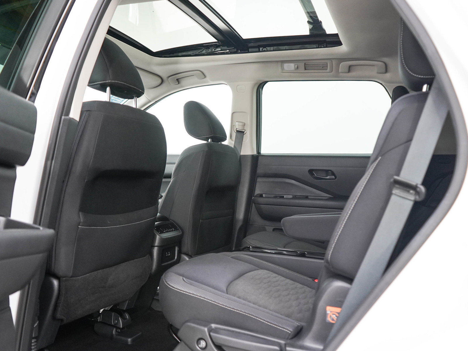 Used 2023 Nissan Pathfinder SV w/ SV Premium Package AWD/4WD image 19