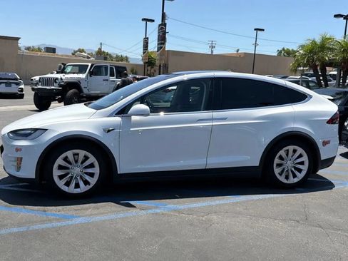 Used 2017 Tesla Model X 75D AWD/4WD image 4
