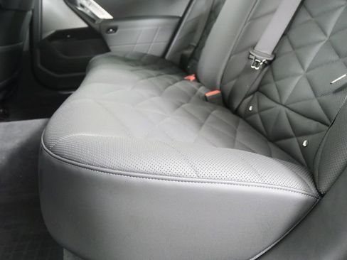 Used 2025 BMW 740i w/ Premium Package RWD image 15