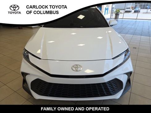 Used 2025 Toyota Camry SE FWD image 4