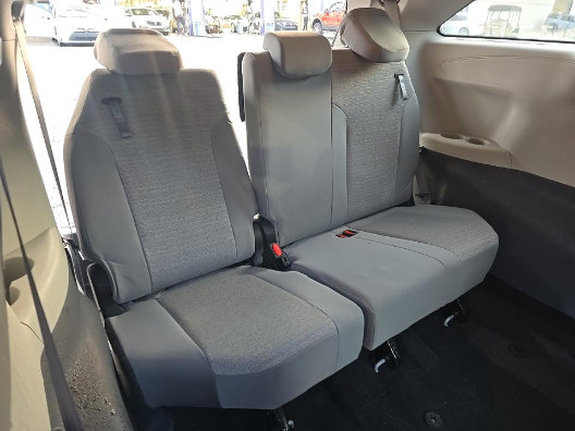 Used 2021 Toyota Sienna LE AWD/4WD image 2
