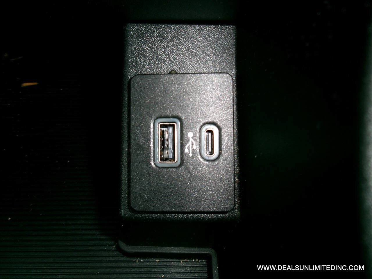 Used 2023 Ford Edge SE AWD/4WD image 13
