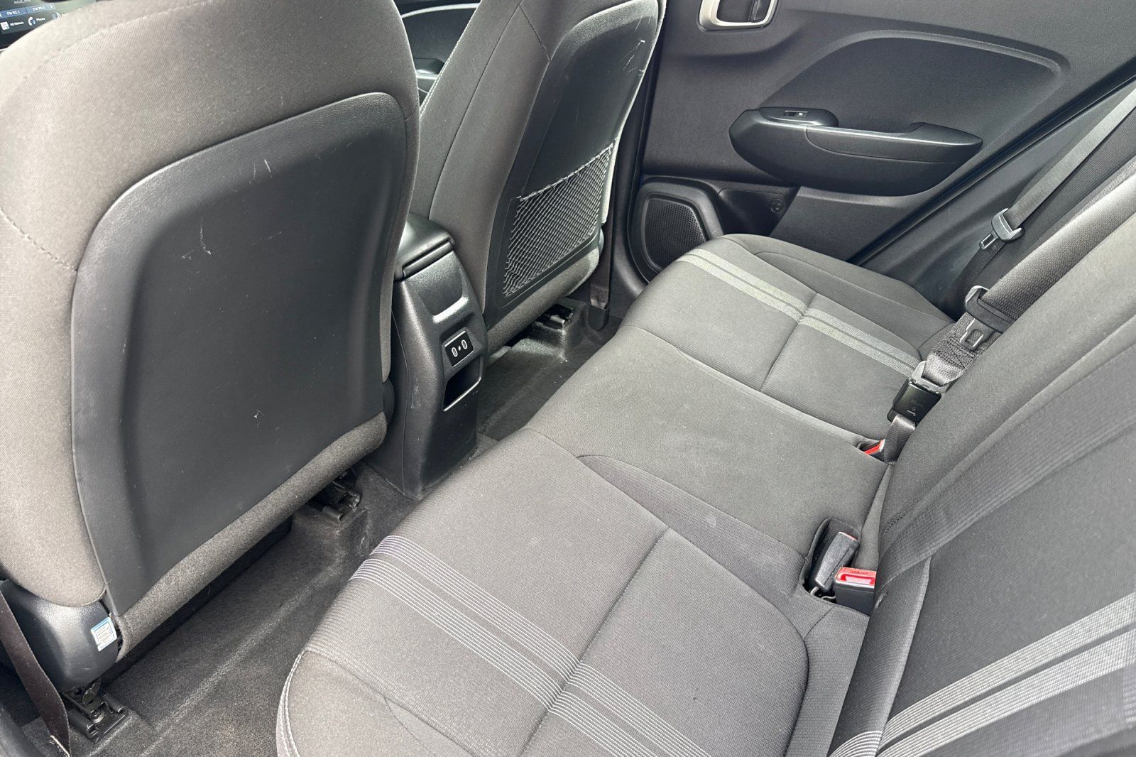 Used 2025 Hyundai Venue SEL FWD image 12