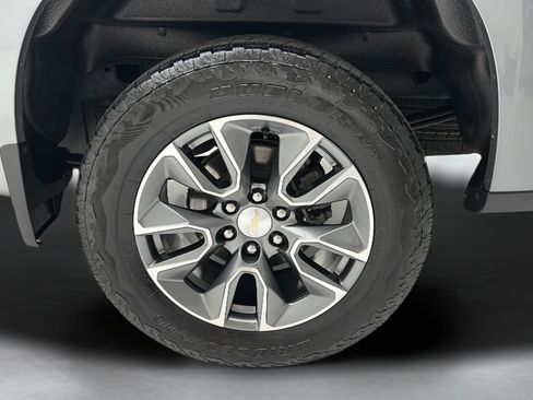 Used 2024 Chevrolet Silverado 1500 LT AWD/4WD image 10
