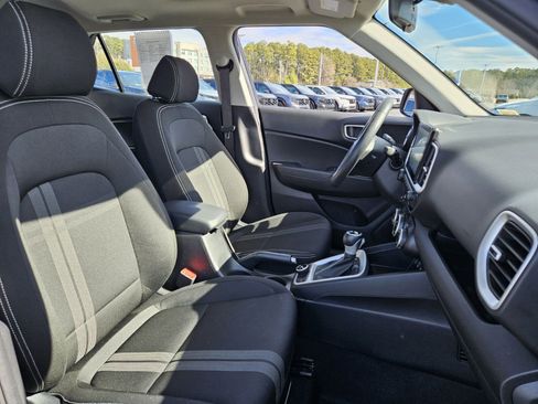 Used 2025 Hyundai Venue SEL image 20