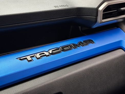 Used 2025 Toyota Tacoma TRD Sport AWD/4WD image 30