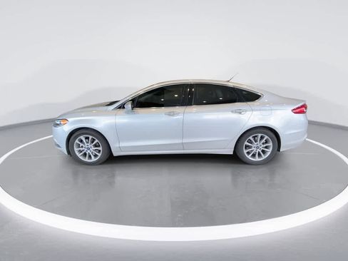 Used 2017 Ford Fusion SE w/ Fusion SE Technology Package FWD image 5