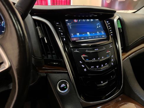 Used 2018 Cadillac Escalade ESV Luxury image 27