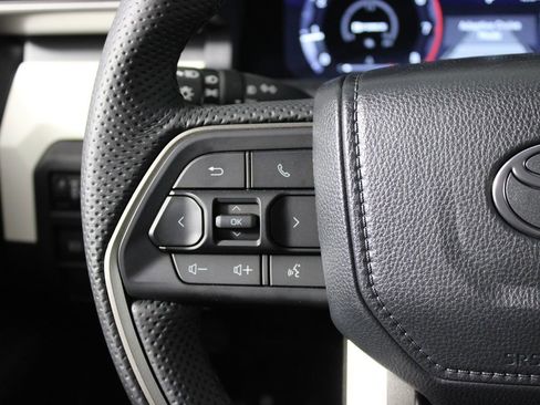 Used 2024 Toyota Tacoma TRD Off-Road image 17