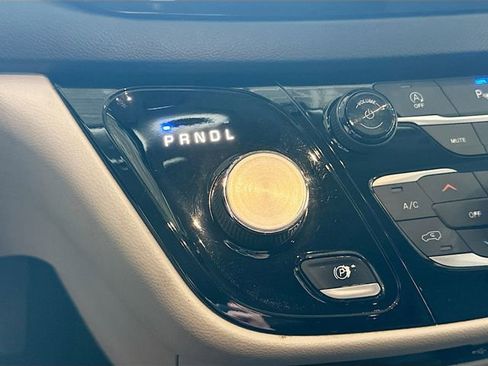 Used 2019 Chrysler Pacifica Touring Plus w/ Tire & Wheel Group image 17