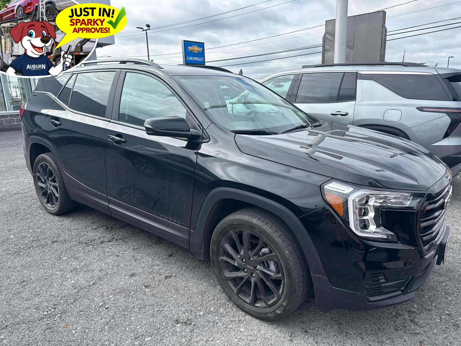 Used 2024 GMC Terrain SLE w/ Driver Convenience Package AWD/4WD image 2