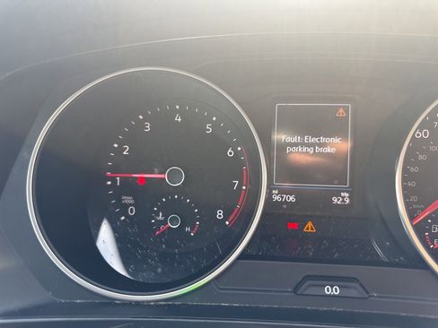 Used 2018 Volkswagen Tiguan SE FWD image 10